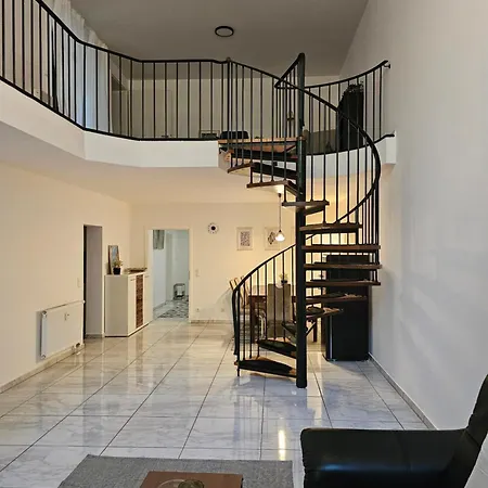 Maisonette In Koelner Villenviertel