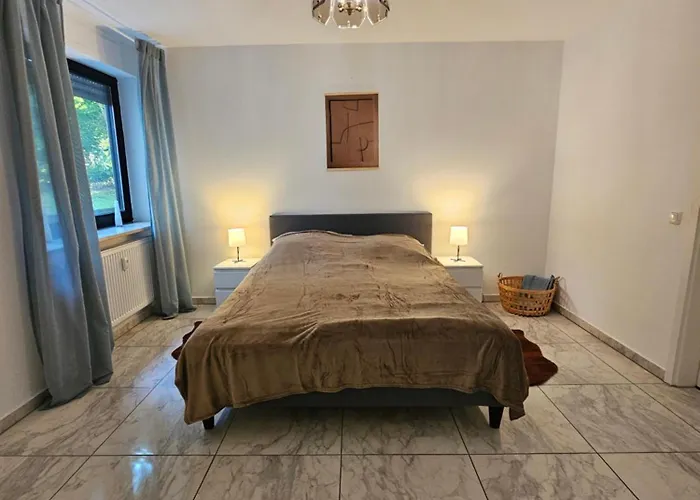 Maisonette In Koelner Villenviertel *