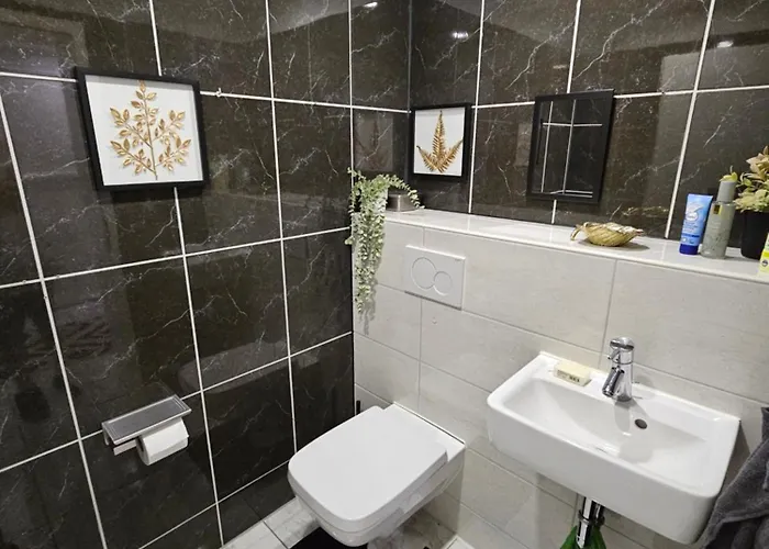 Maisonette In Koelner Villenviertel *