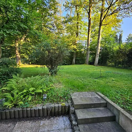 Maisonette In Koelner Villenviertel